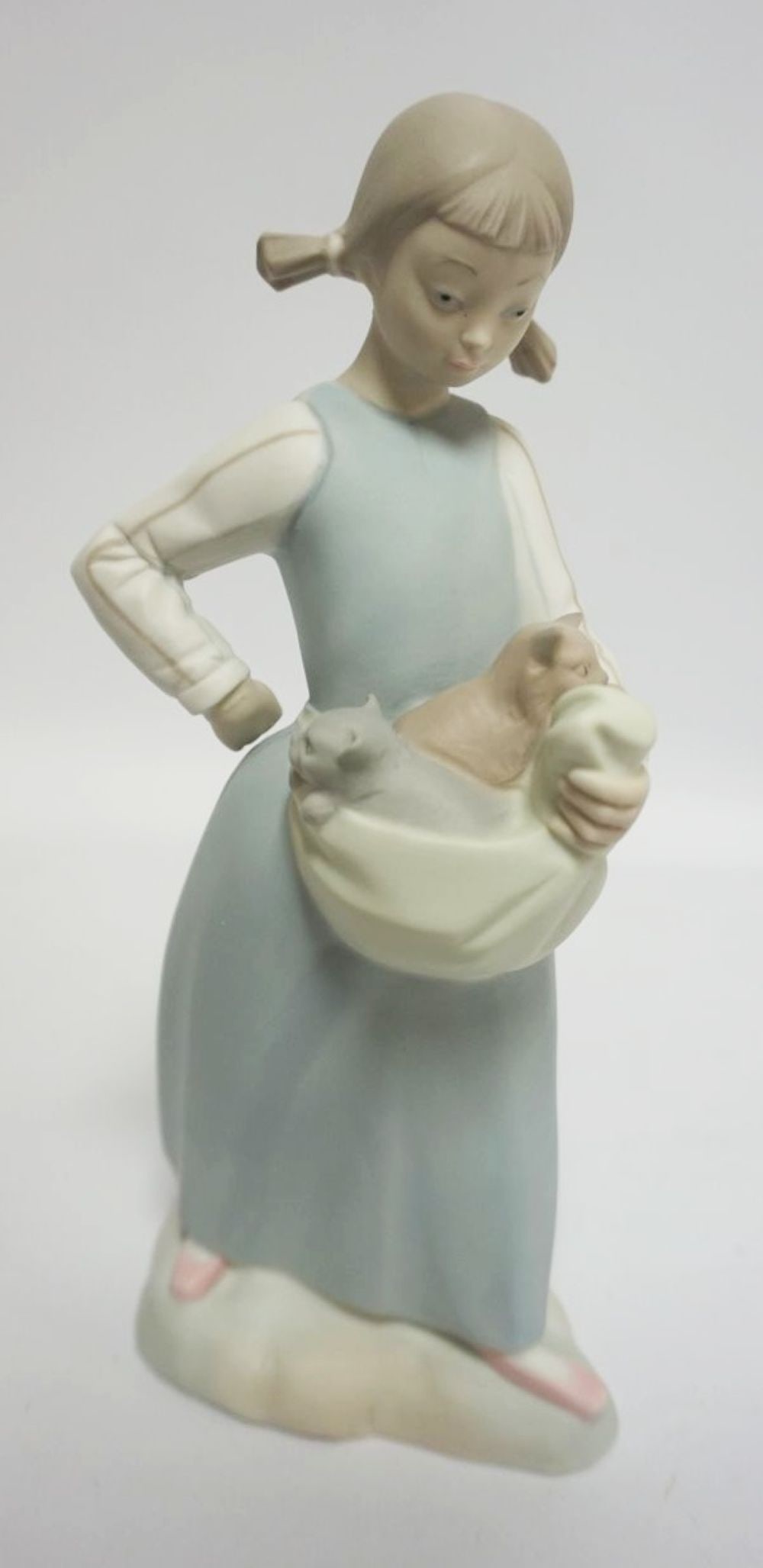 LLADRO FIGURINE: LLADRO FIGURINE, *LITTER OF KITTENS*, APPROXIMATELY 10 1/2 IN HIGH