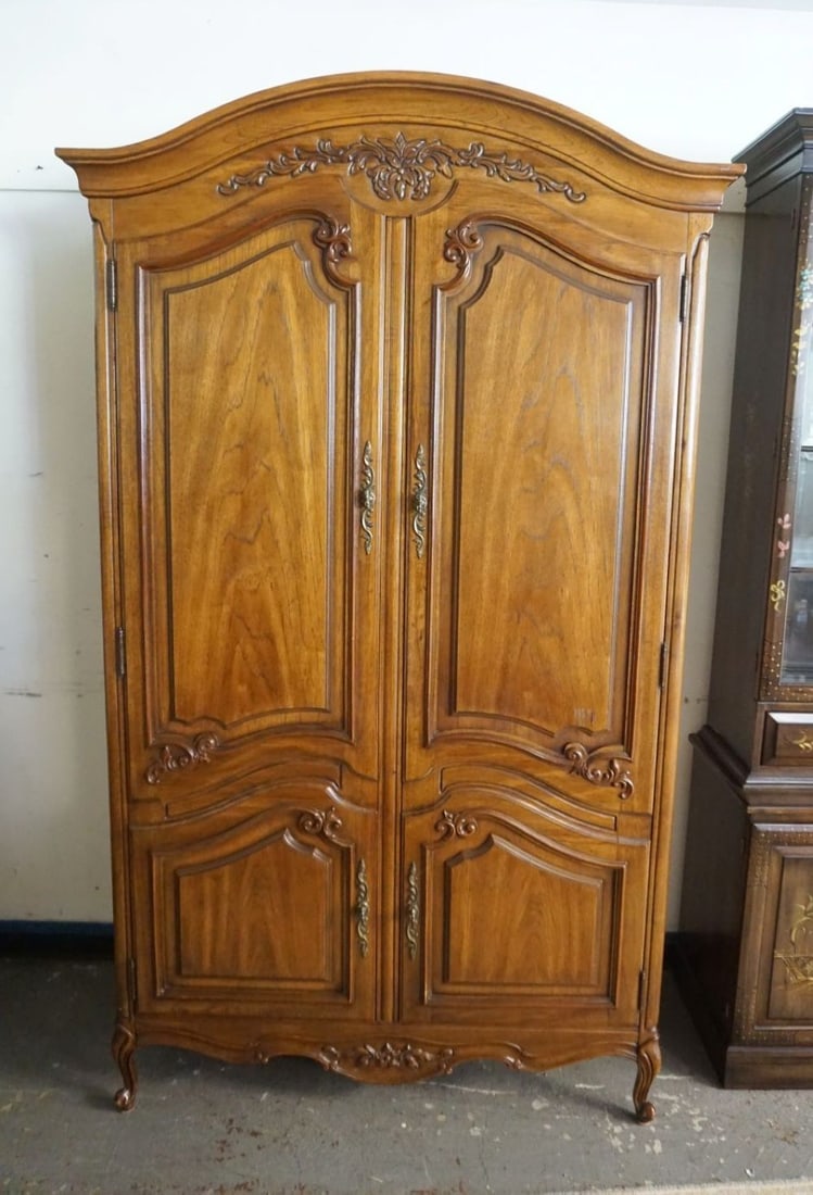 FRENCH PROVINCIAL FRUIT WOOD THOMASVILLE WARDROBE (1 of 4)