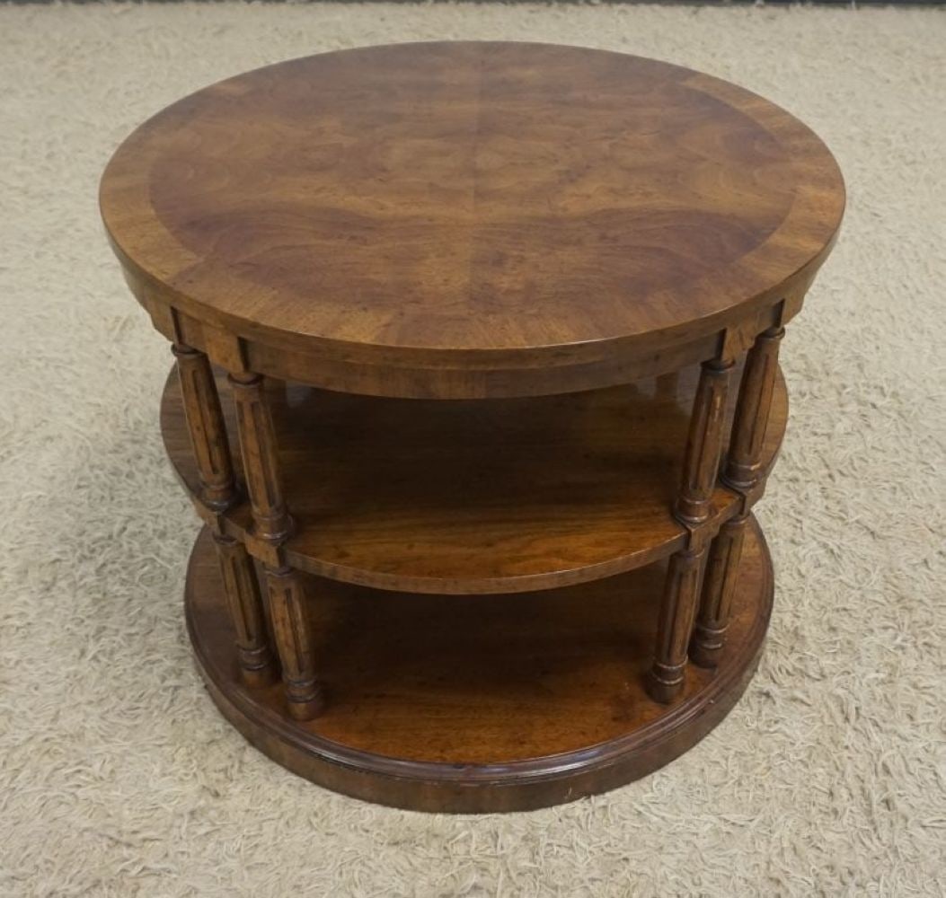 HERITAGE OVAL BANDED LAMP TABLE: HERITAGE OVAL BANDED LAMP TABLE, APPROXIMATELY 27 IN X 24 IN X 23 IN HIGH