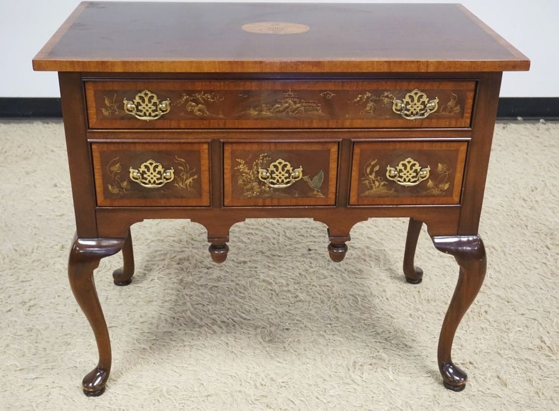 HICKORY AMERICAN MASTERPIECE LOWBOY: HICKORY AMERICAN MASTERPIECE COLLECTION MAHOGANY BANDED LOW BOY WITH EAGLE AND SHIELD OVAL MEDALLION TOP, PAINT DECORATED ACCENTS, APPROXIMATELY 35 IN X 19 IN X 30 IN H