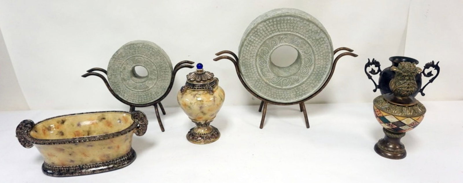 ASSORTED DECORATIVE AND ACCENT PIECES (1 of 3)