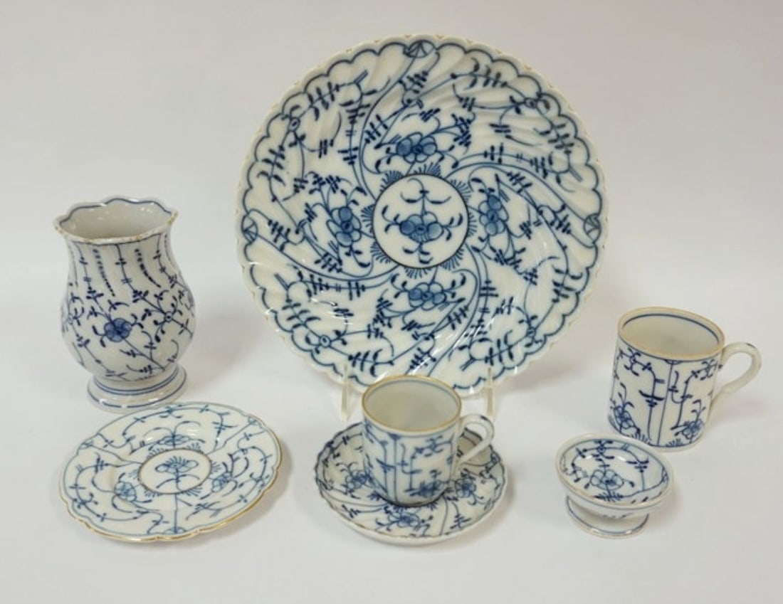 ROYAL BAYREUTH BLUE & WHITE (1 of 2)