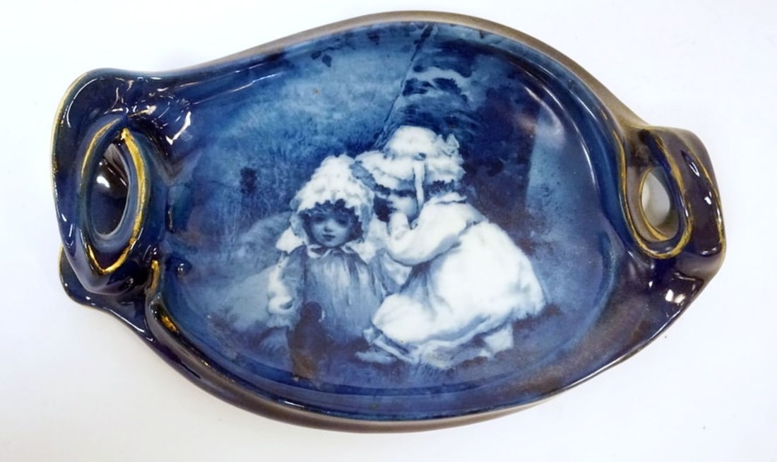 ROYAL BAYREUTH BABES IN THE WOODS: ROYAL BAYREUTH BABES IN THE WOODS DOBLE HANDLED OVAL TRAY, APPROXIMATELY 6 IN X 9 IN