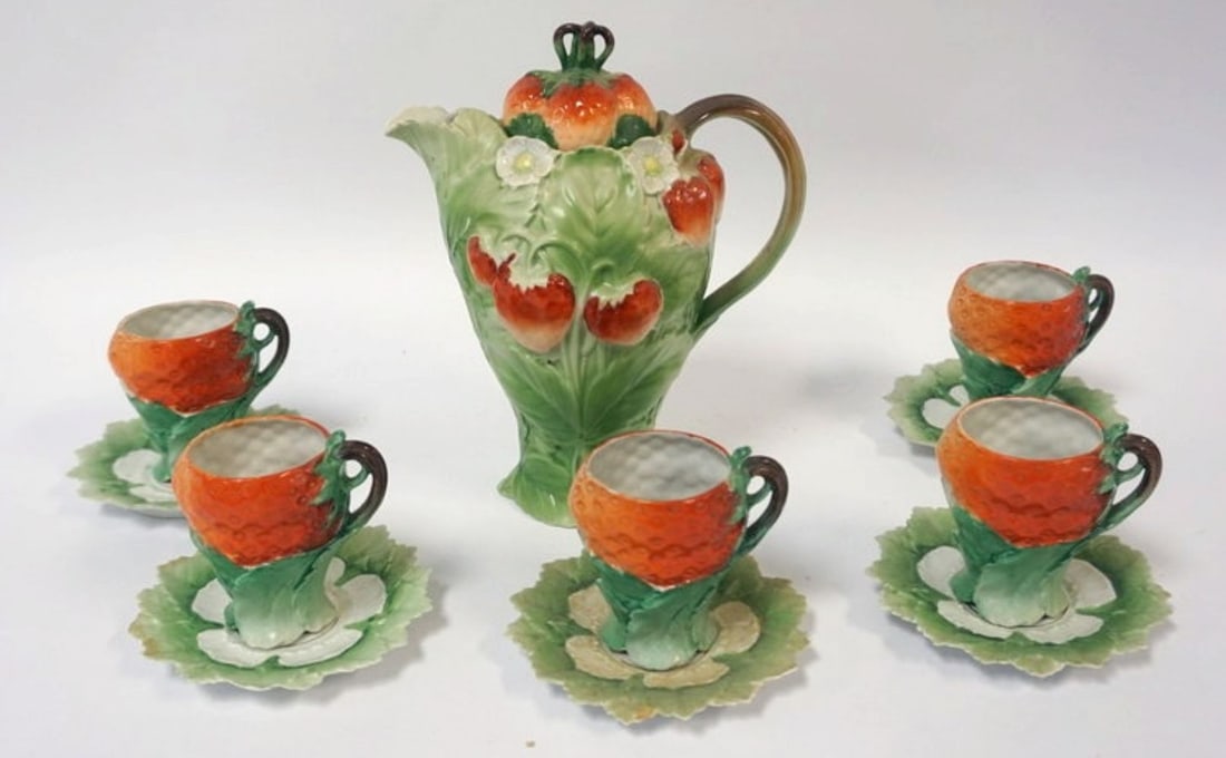 ROYAL BAYREUTH STRAWBERRY (1 of 4)