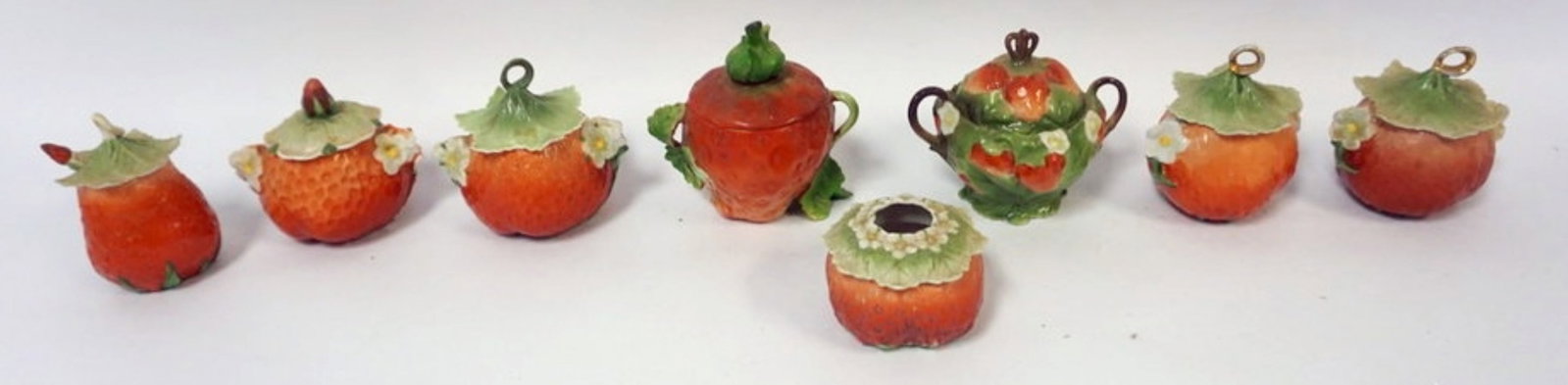ROYAL BAYREUTH STRAWBERRY: ROYAL BAYREUTH STRAWBERRY ASSORTMENT OF COVERED BOWLS, LARGEST APPROXIMATELY 5 IN