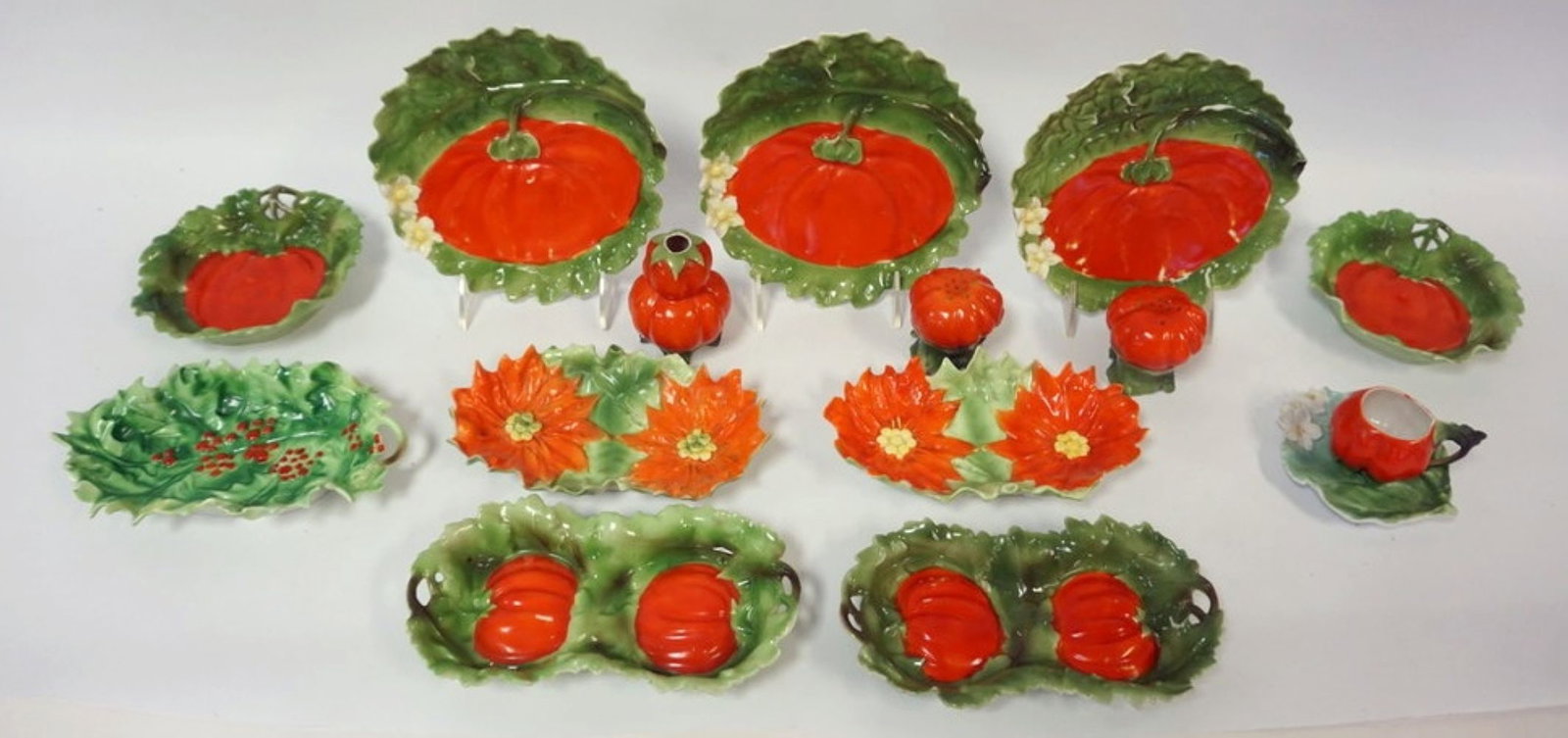 ROYAL BAYREUTH TOMATO: ROYAL BAYREUTH ASSORTMENT OF TOMATO SHAPED CHINA, LARGEST PIECE APPROXIMATELY 8 IN H