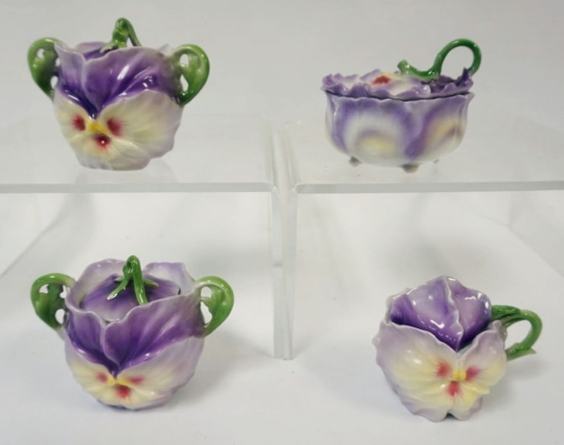ROYAL BAYREUTH PANSIY: ROYAL BAYREUTH PURPLE PANSY ASSORTED COVERED BOWLS, TALLEST APPROXIMATELY 3 1/2 IN