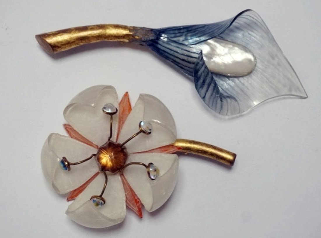 FABRICE PARIS FLOWER PINS: 2 FABRICE PARIS FLOWER PINS