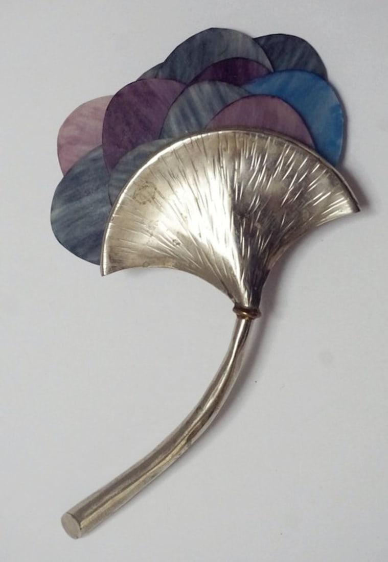 FABRICE PARIS FLORAL METAL PIN: FABRICE PARIS FLORAL PIN WITH METAL ALLOY DESIGN
