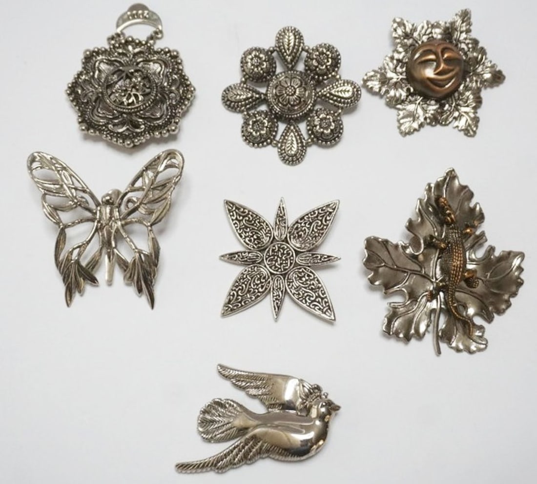 JOHN HARDY AND SYLVIA DAHL SCARF CLIPS (1 of 5)