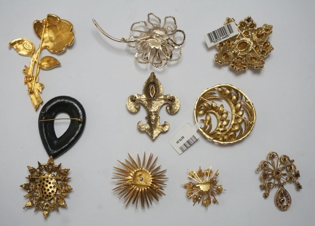 ASSORTED DESIGNER PINS (1 of 5)