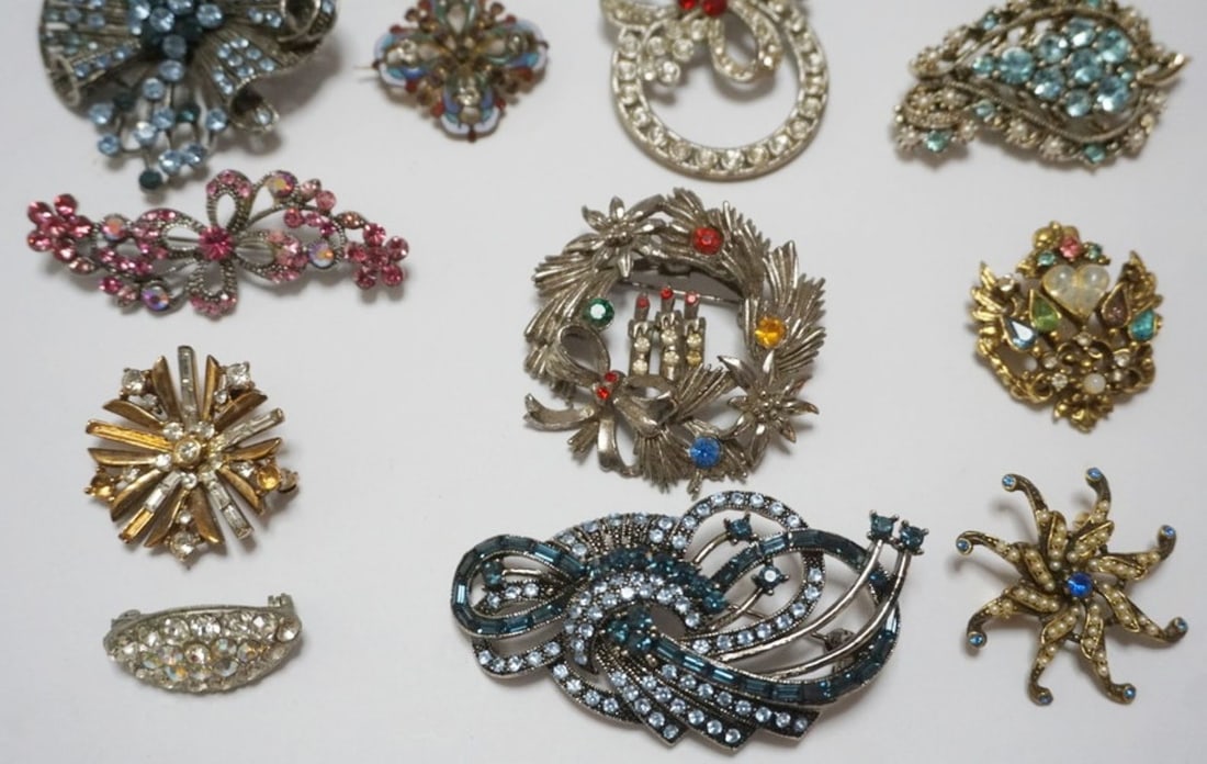 ASSORTED DESIGNER PINS - 4
