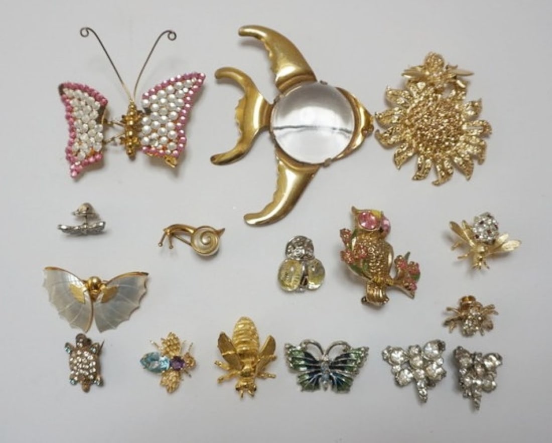 ASSORTED DESIGNER PINS (1 of 4)
