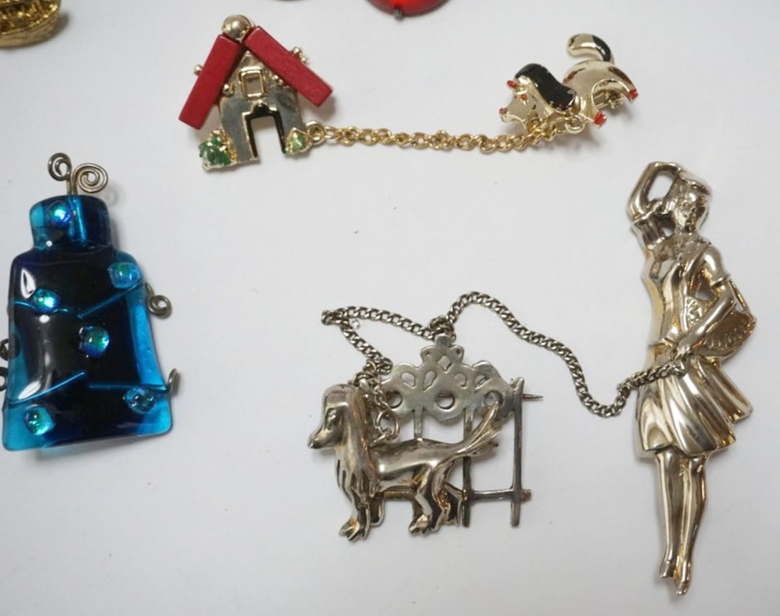 ASSORTED DESIGNER PINS - 2