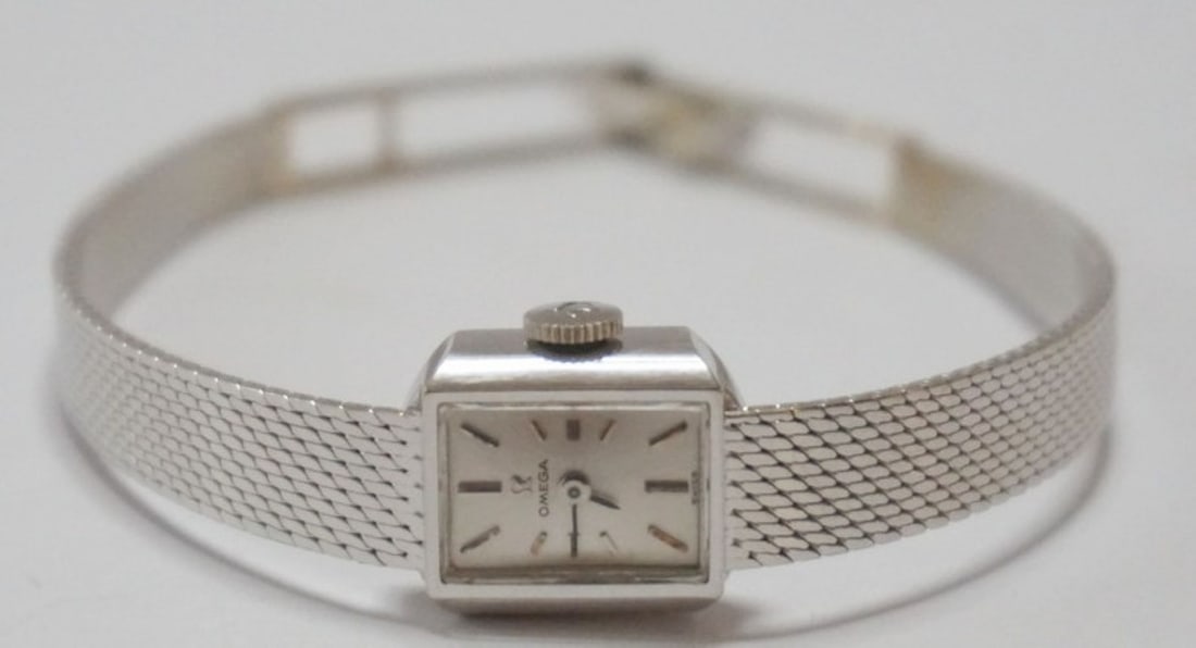 14K LADIES WHITE GOLD OMEGA WATCH: 14K LADIES WHITE GOLD OMEGA WATCH AND BAND, 13.43 DWT