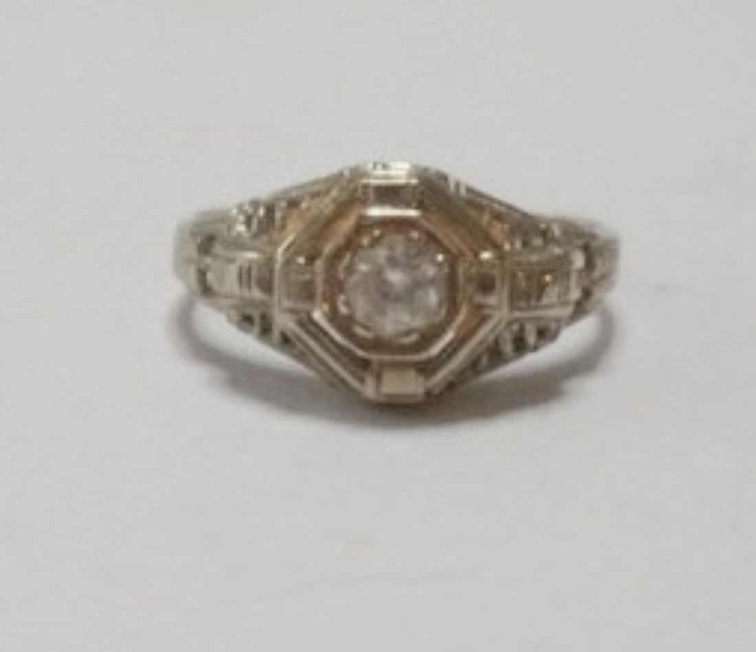 VINTAGE 18K LADIES RING: VINTAGE 18K LADIES WHITE GOLD RING WITH STONE, SIZE 4, 1.4 DWT WITH STONE
