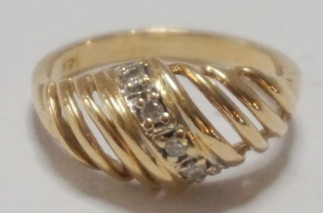 14K LADIES RING: 14K LADIES RING, SIZE 4 1/2, 1.87 WITH STONES