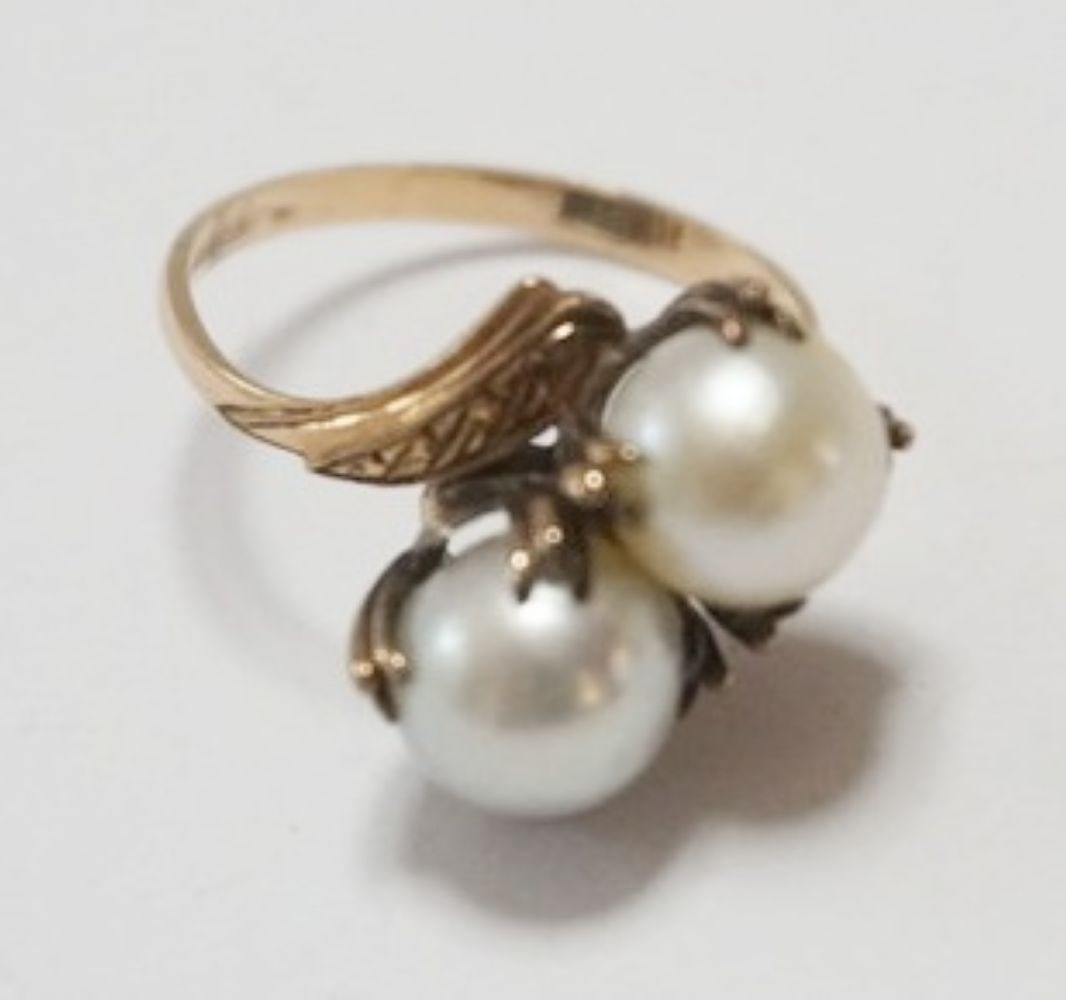 14K LADIES PEARL RING: 14K LADIES PEARL STONE RING, SIZE 5 1/2, 2.21 DWT WITH STONES