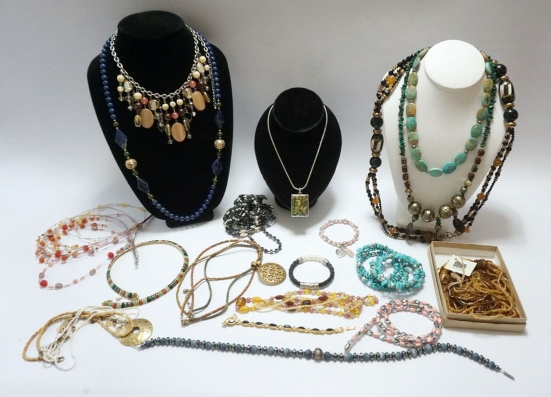 ASSORTED LADIES NECKLACES (1 of 4)