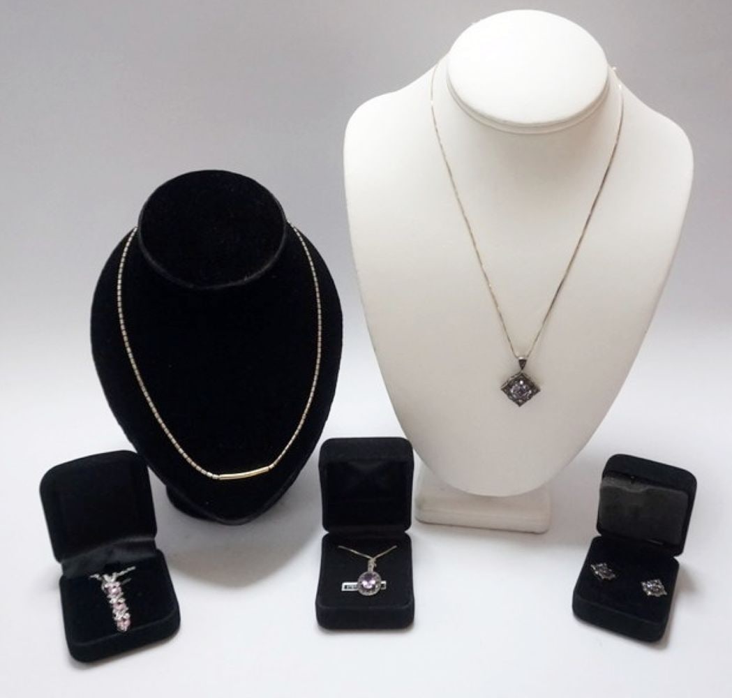 ASSORTED STERLING SILVER NECKLACES: 4 STERLING SILVER LADIES NECKLACES, 1 WITH MATCHING EARRING