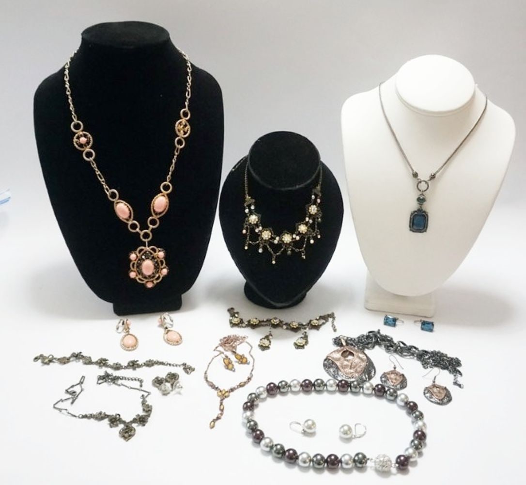ASSORTED LADIES JEWELRY