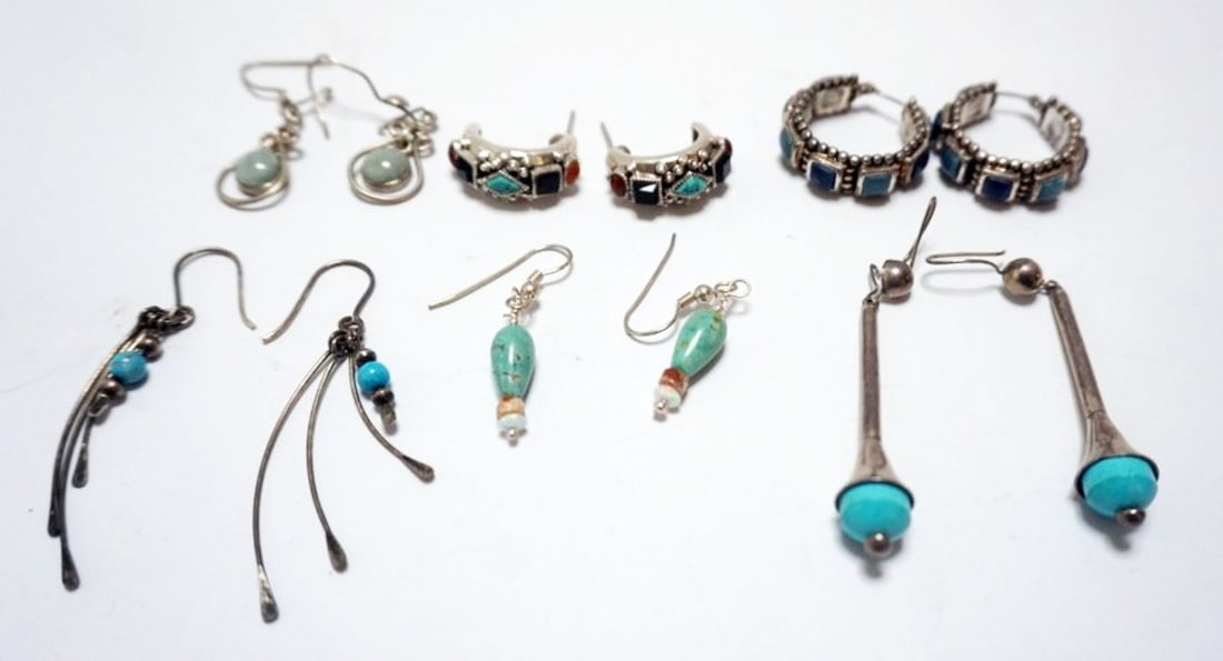 ASSORTED WOMENS EARRINGS