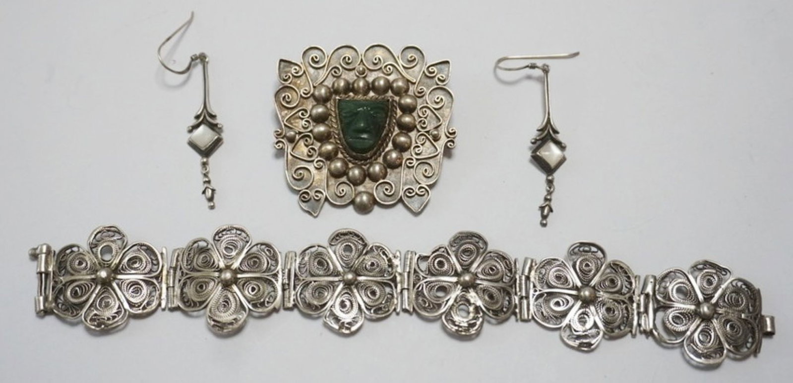 ASSORTED WOMENS JEWELRY (1 of 4)