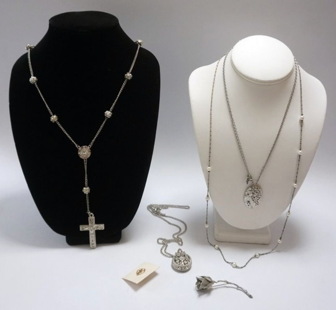 ASSORTED WOMENS JEWELRY (1 of 3)
