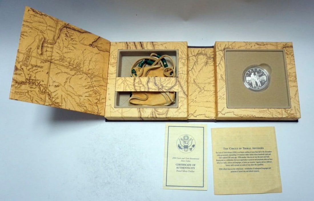 LEWIS & CLARK SILVER DOLLAR SET: 2004 LEWIS & CLARK SILVER DOLLAR AND PUCH SET