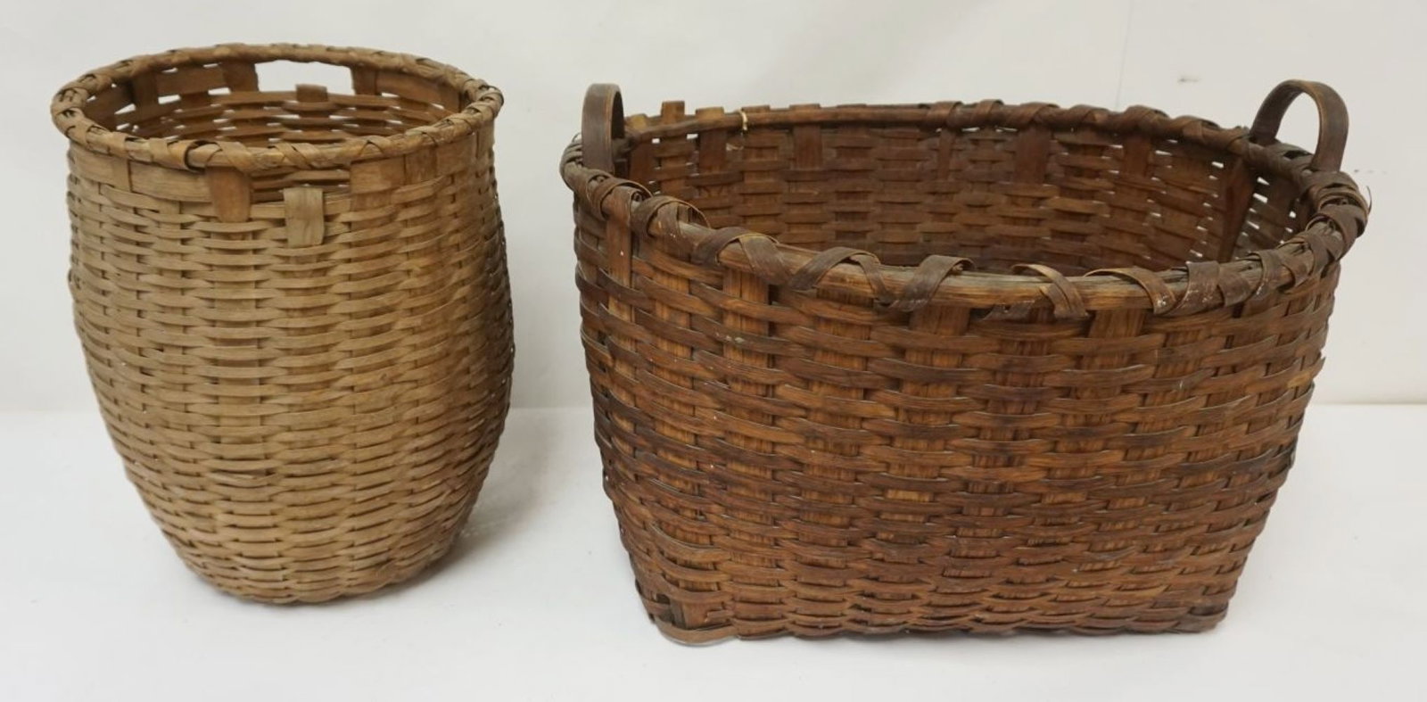 2 SPLINT WOOD WOVEN BASKETS (1 of 5)