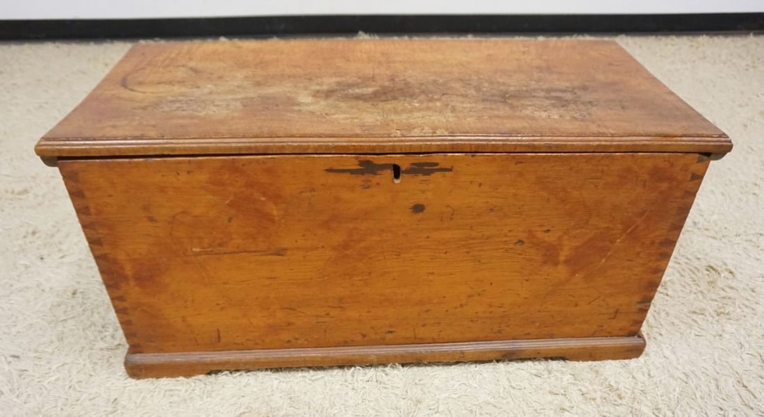 ANTIQUE DOVETAILED BLANKET CHEST (1 of 5)