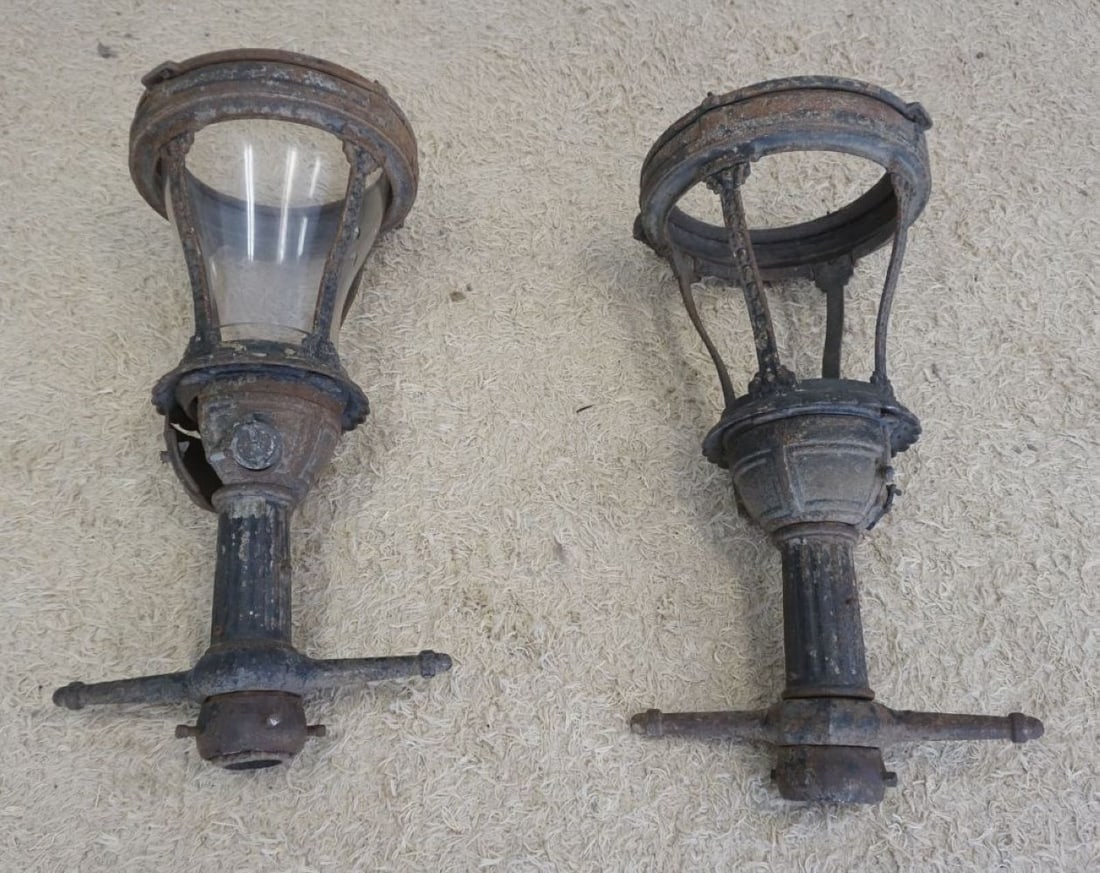 ANTIQUE CAST IRON STREET POLE LIGHTS (1 of 4)