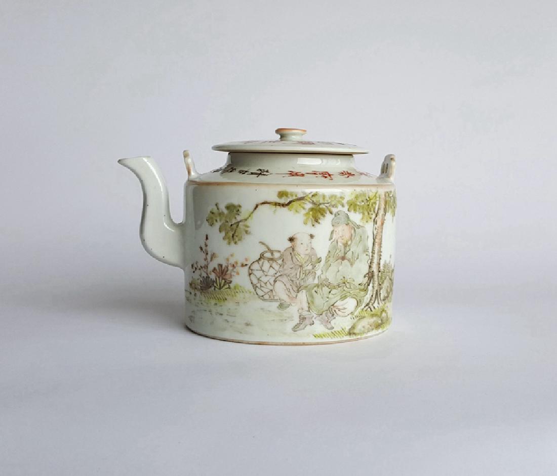 Chinese Famille Rose Porcelain Teapot: Chinese Famille Rose Porcelain Teapot Wang Youtang is a famous ceramic painting master in the late Qing Dynasty.In very good condition , no chips, cracks, hairlines or restorations.Size: Height 11cm, 