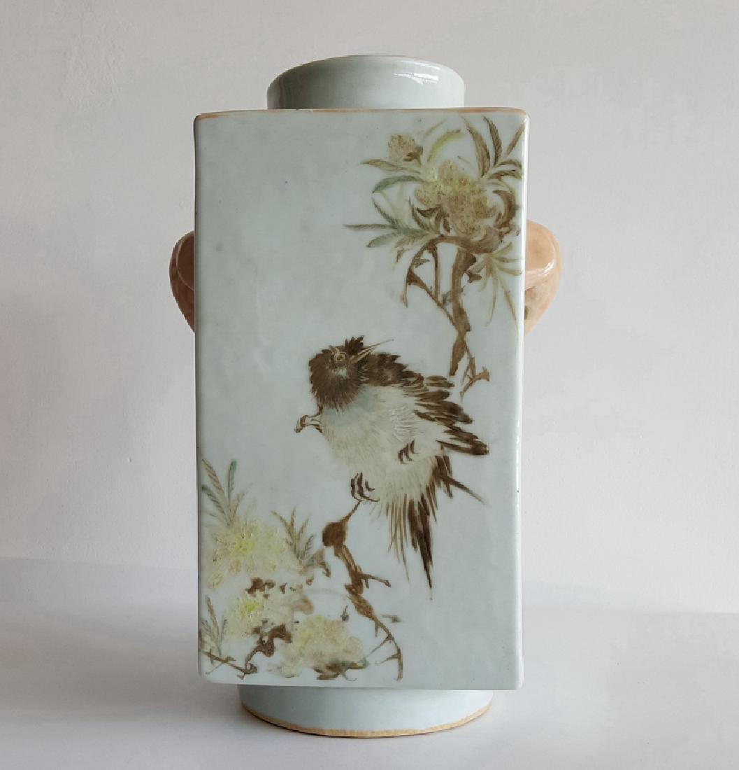 Chinese Qiangjiang color Porcelain Vase (1 of 12)