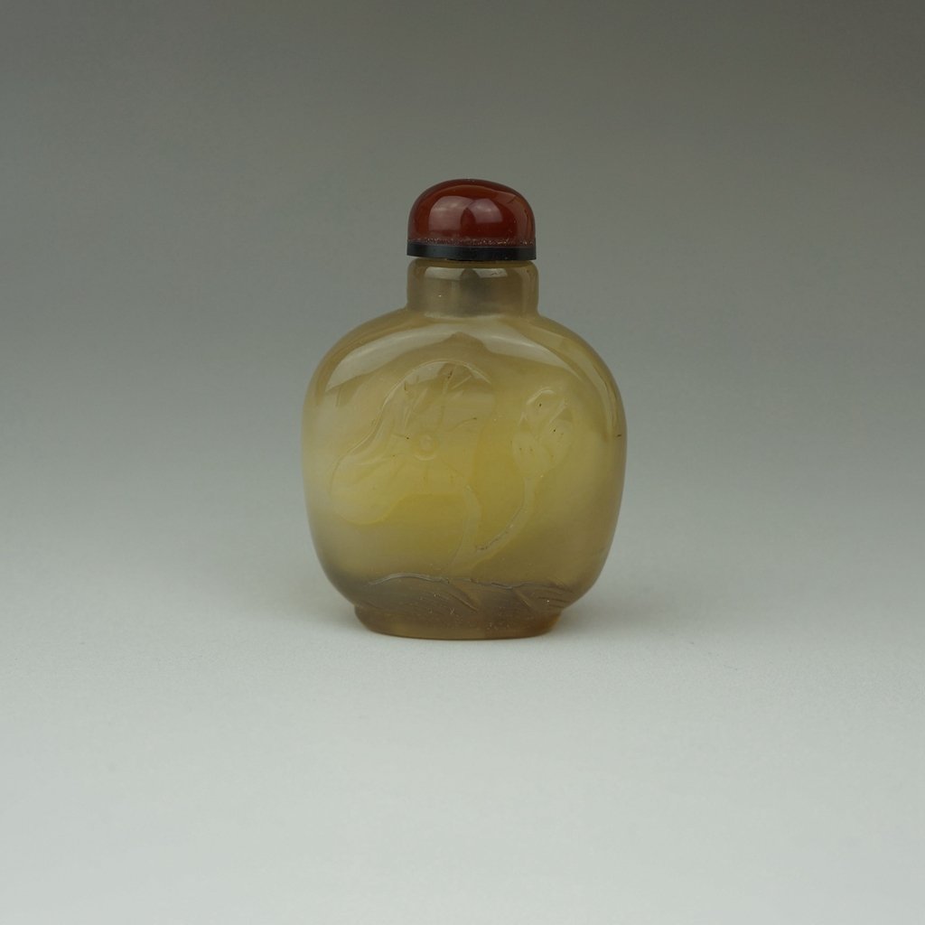 Old Chinese Carved Agate Snuff Bottle (1 of 8)