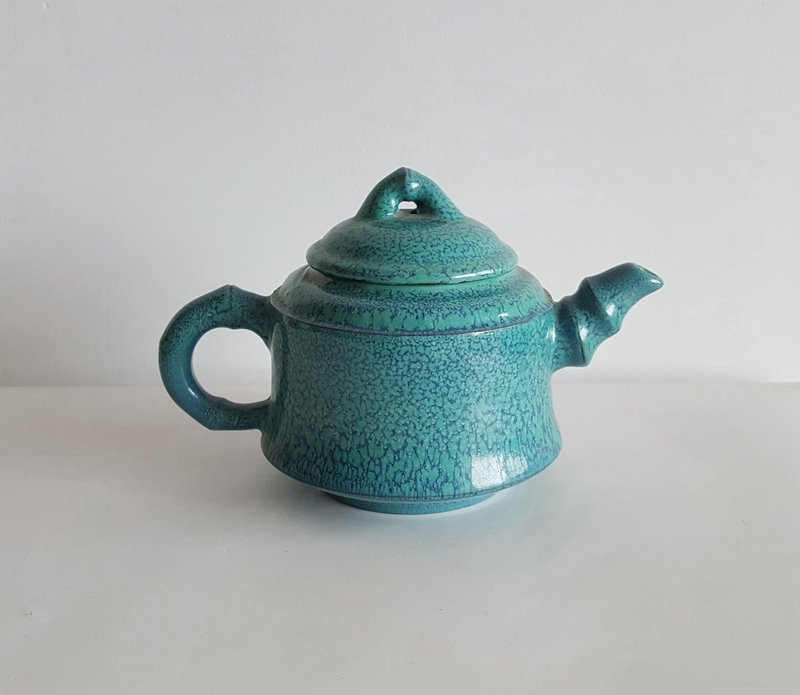 Antique Chinese Zi Sha Lu Jun glaze Teapot: Chinese Zi Sha Lu Jun glaze Teapot.In very good condition ,with no chips, cracks or restoration.Size: H 10cm ,L15.6cm.If you have questions or want to buy it now, please contact us.