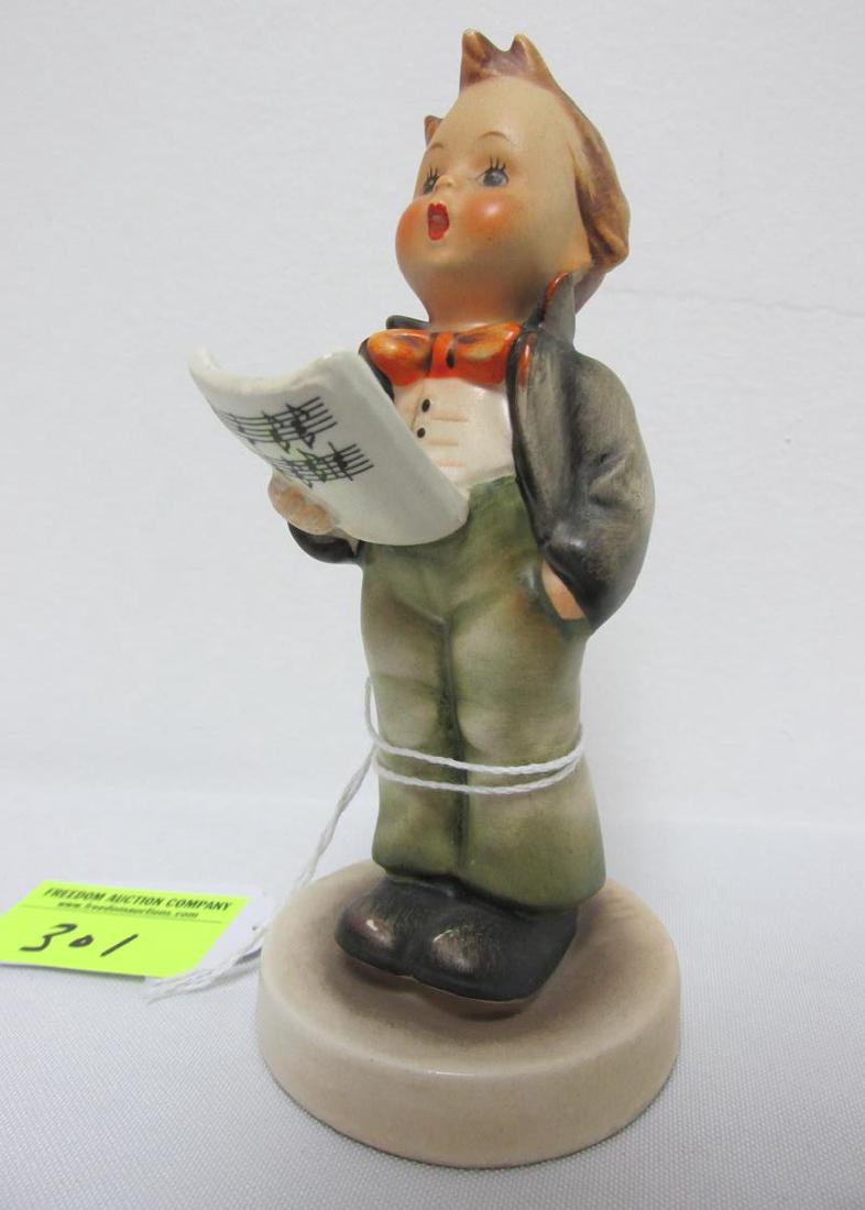GOEBEL HUMMEL #135 "SOLOIST" TMK2: CHIP IN BASE, NOT VISIBLE WHEN FIGURE IS STANDING.
