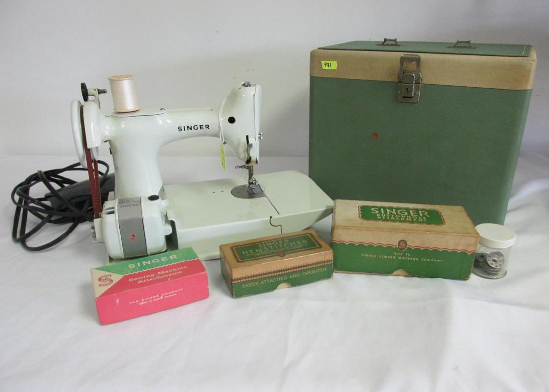 SINGER FEATHERWEIGHT SEWING MACHINE: Excellent condition, running, missing handle on case.