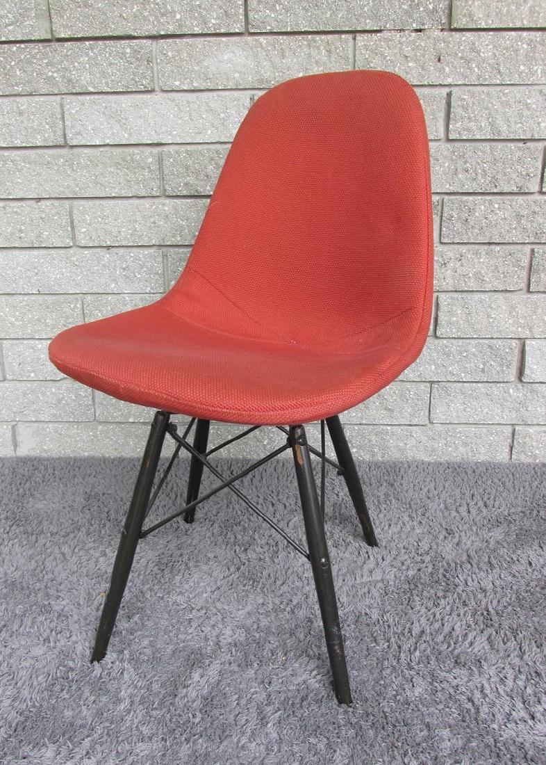 HERMAN MILLER - EAMES WIRE CHAIR: ORIGINAL CHARLES AND RAY EAMES FOR HERMAN MILLER WIRE CHAIR. SENG-CHICAGO SWIVEL MECHANISM, DOWEL WALNUT LEGS. GOOD ORIGINAL VINTAGE CONDITION