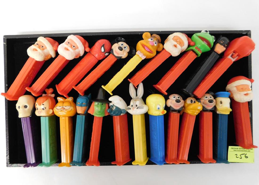 LOT OF VINTAGE PEZ DISPENSERS: SEE TITLE