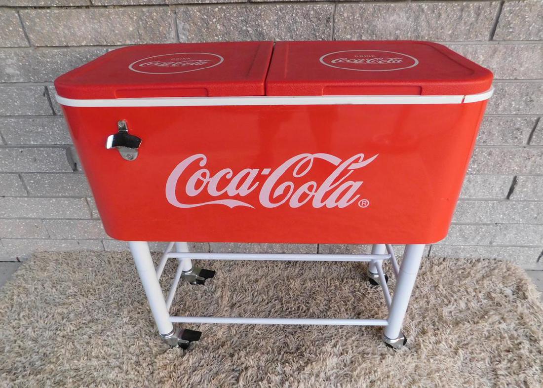 COCA-COLA REACH IN COOLER: SMALL PORTION OF PLASTIC OVER INSULATION IS CRACKED