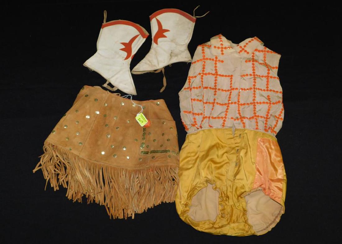 MILLS BROTHERS, BERYL SMITH, WILD WEST COSTUME: C.1952. MAX WELDY COSTUME