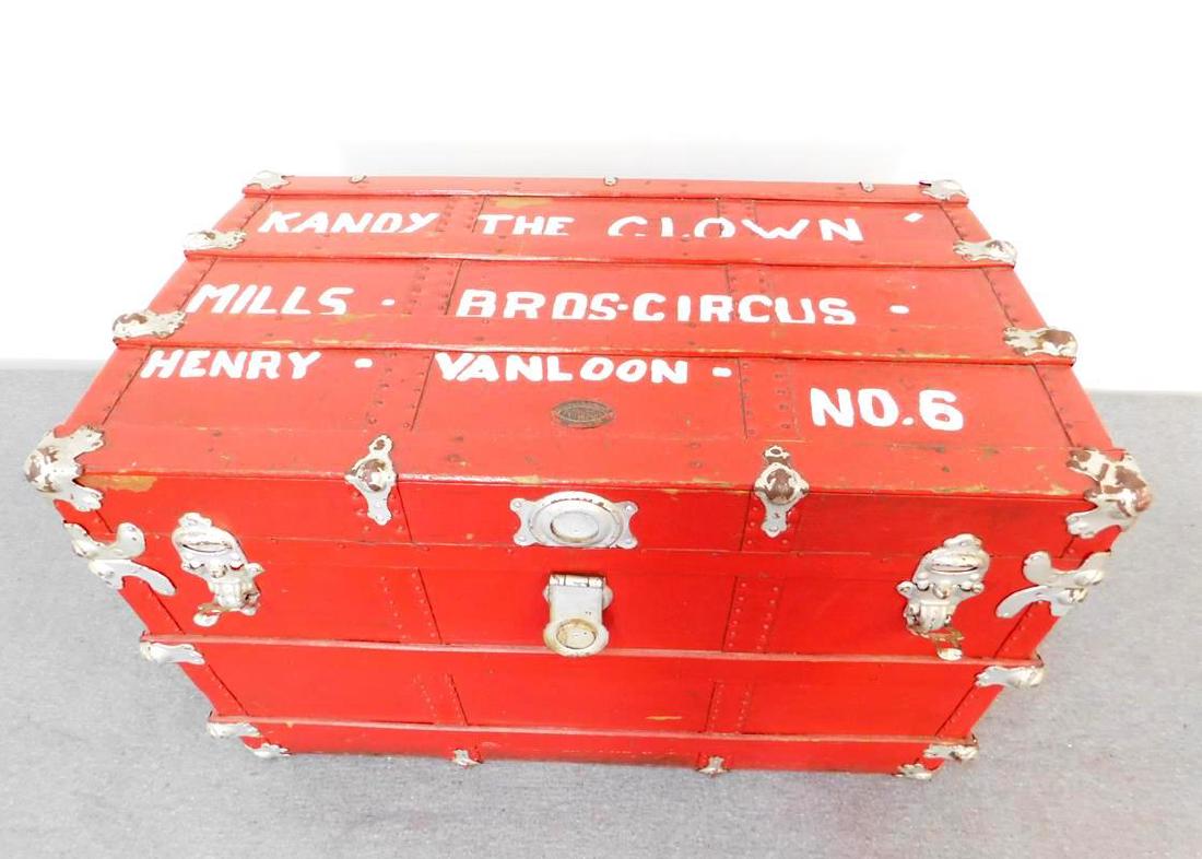 KANDY THE CLOWN - MILLS BROS. CIRCUS TRUNK (1 of 4)