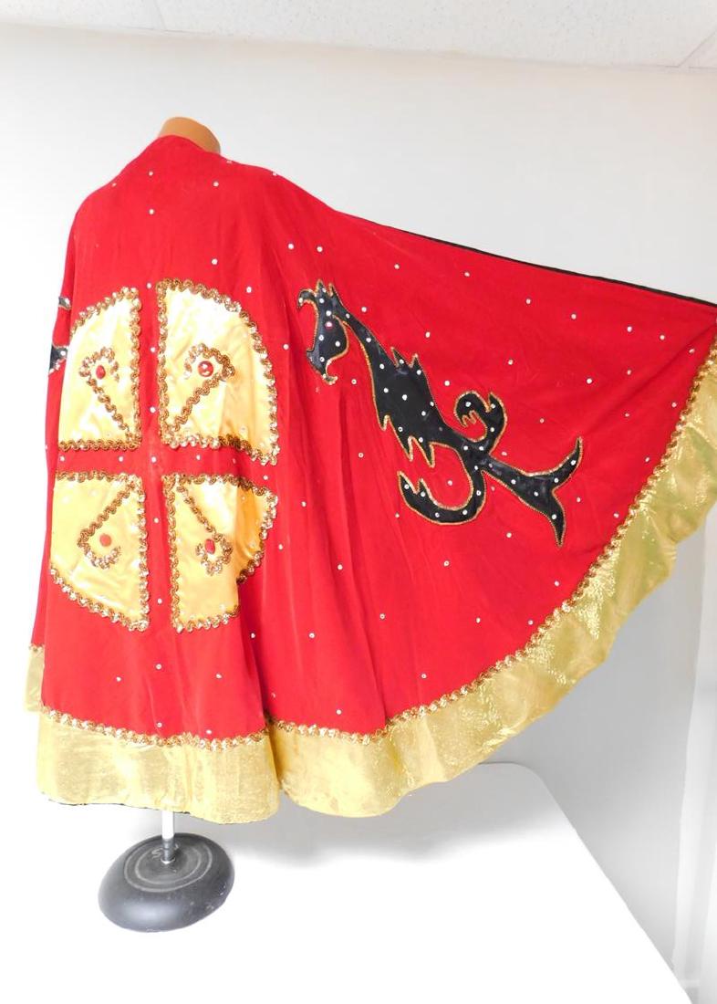 PERFORMER'S CAPE (1 of 1)