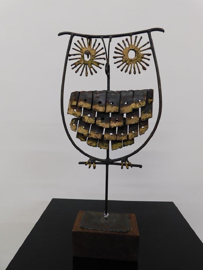 JERE (ATTR.) FREESTANDING OWL SCULPTURE: MIXED METALS. 16"H