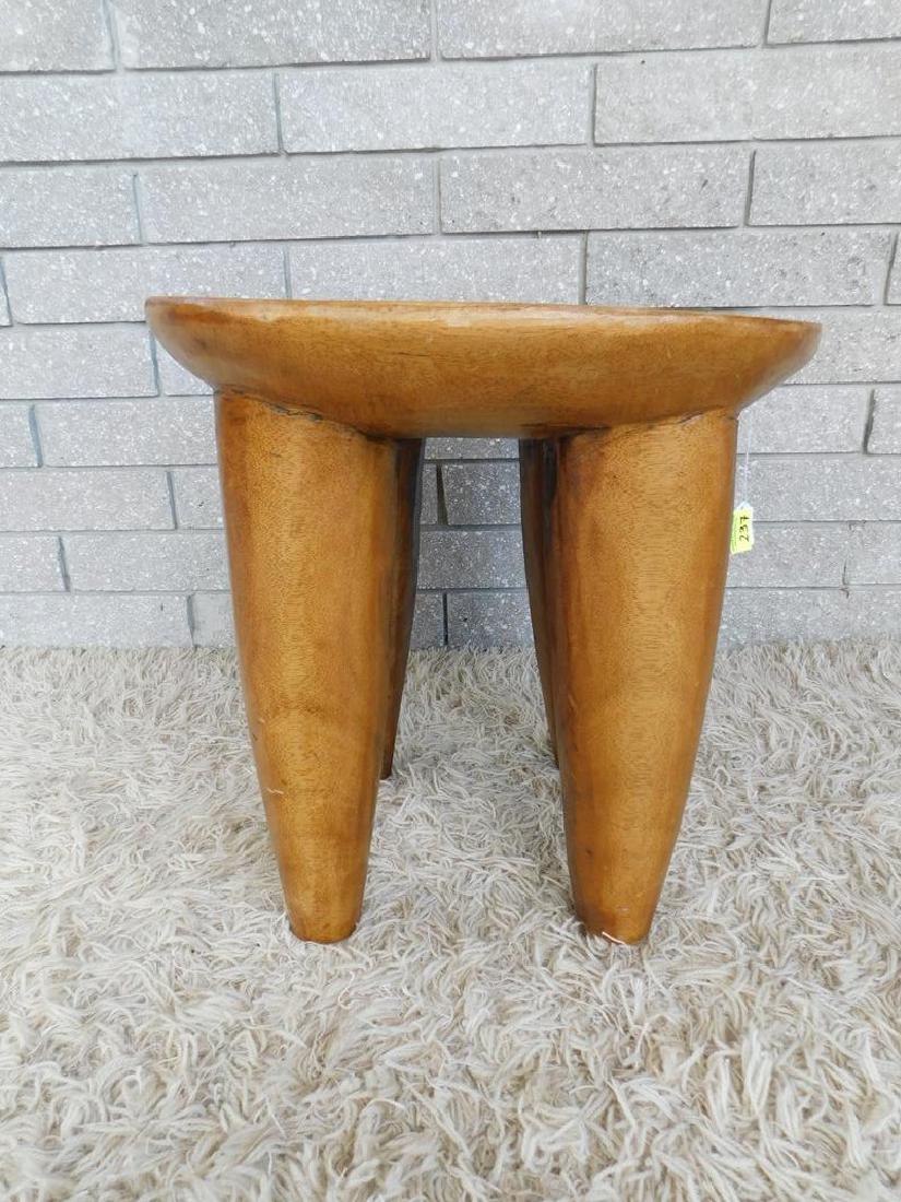 PRIMITIVE PEG-LEG STOOL: 19.5" TOP, 25"H