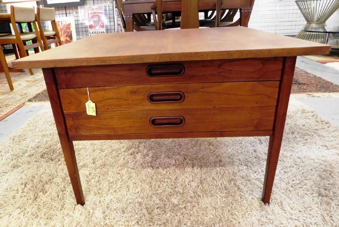 JACK CARTWRIGHT FOR FOUNDERS 3-DRAWER STAND: 30" TOP, 21"H