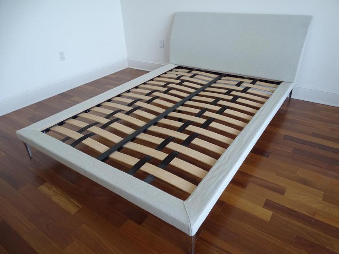 JASPER MORRISON FOR CAPPELINI PLATFORM BED: ORIGINAL COST $5,600. LIKE NEW QUEEN SIZE MATTRESS INCLUDED.