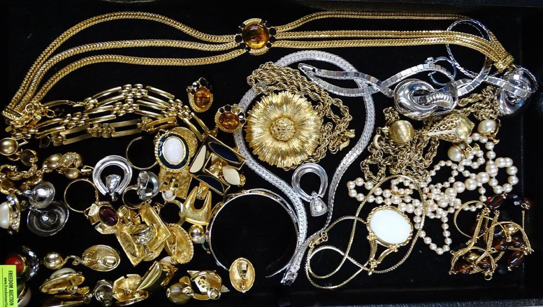 GROUPING OF MONET COSTUME JEWELRY: SEE TITLE