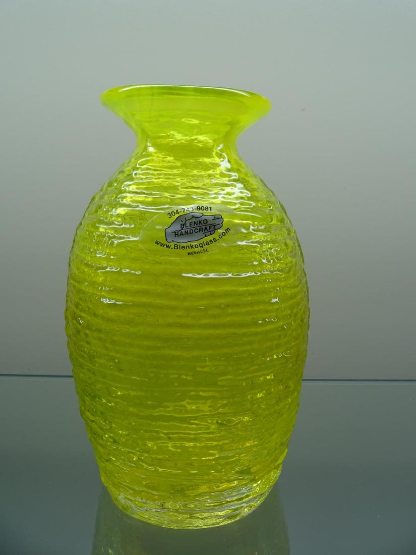 BLENKO ART GLASS VASE: 7"